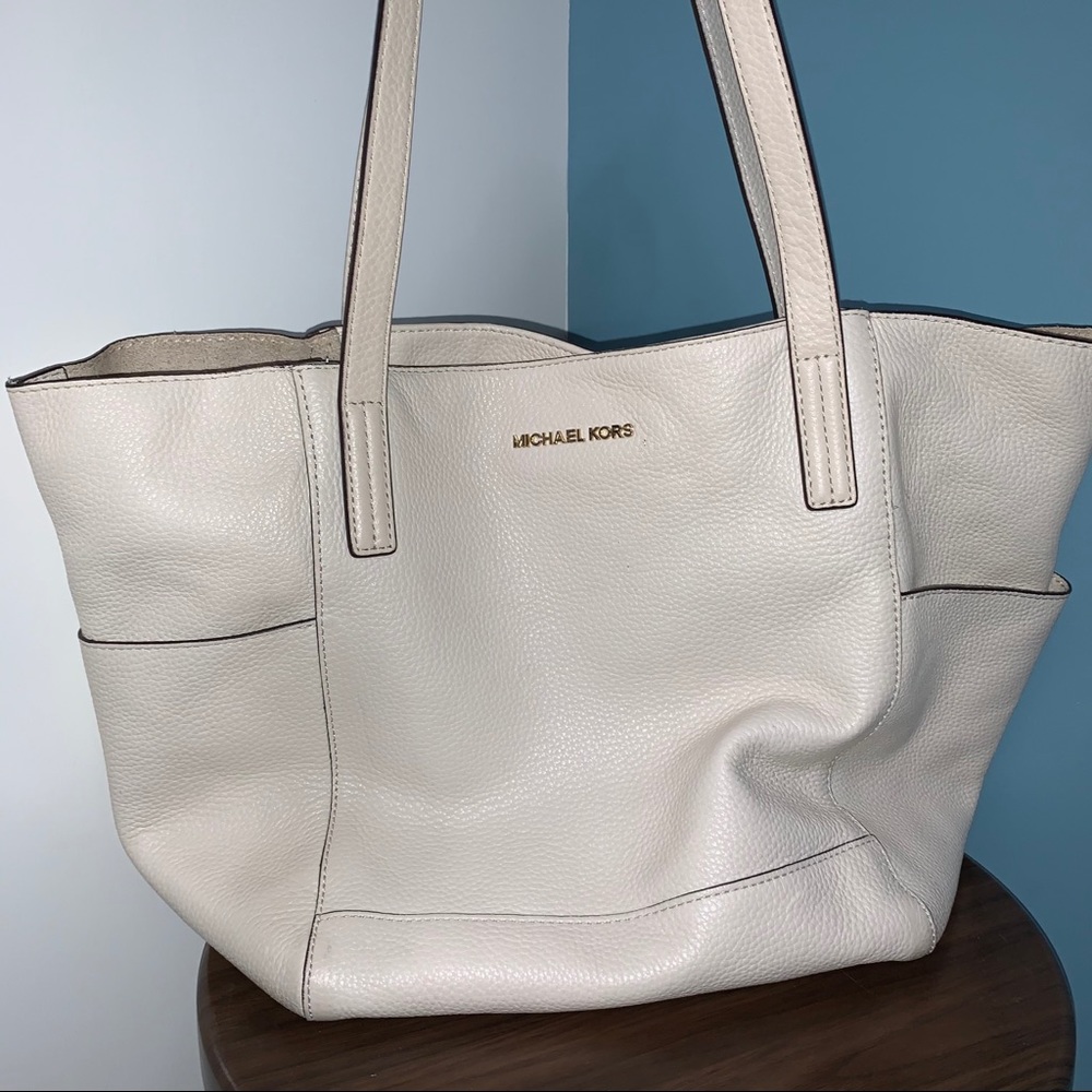 White Michael Kors Shoulder Bag